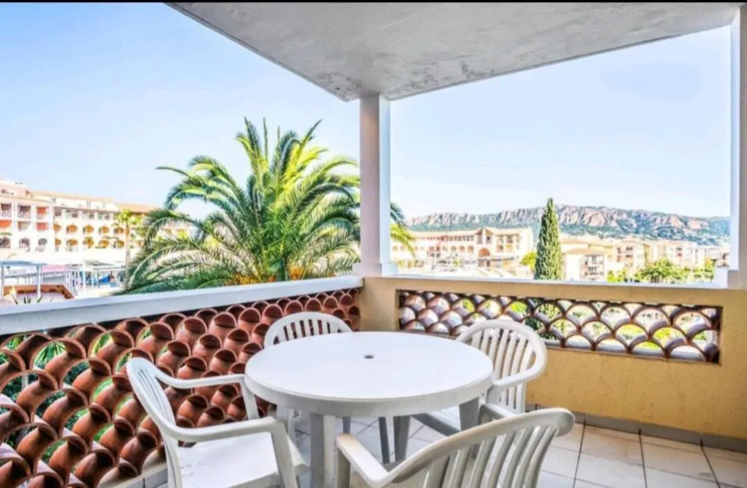 Appartement 4/5 Personnes Vue Mer Piscine Et Montagne Cap Esterel Pierre Et Vacance Nature Et Sport Saint-Raphaël